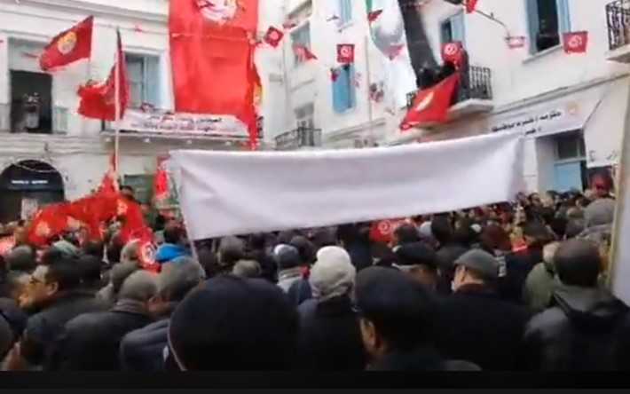 الاتحاد العام التونسي للشغل يحتفل بالثورة من خلال التمسك بالإضراب العام 